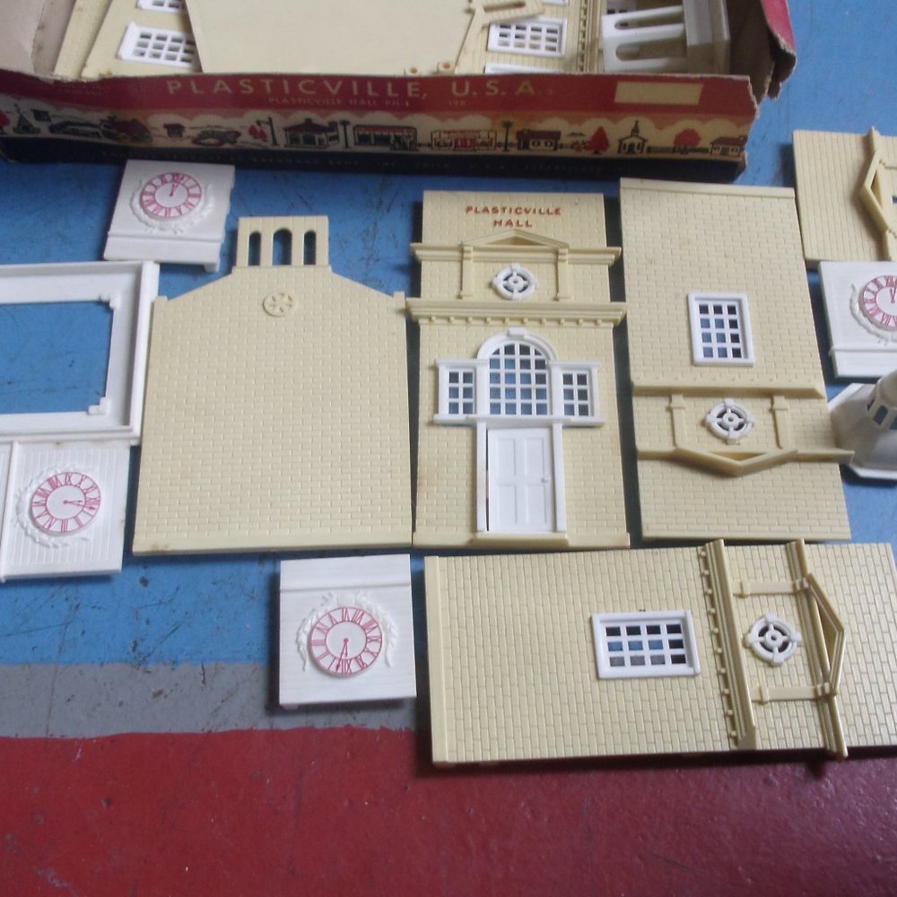 Plasticville Hall PH-1 railroad train display setup building 1952 model kit